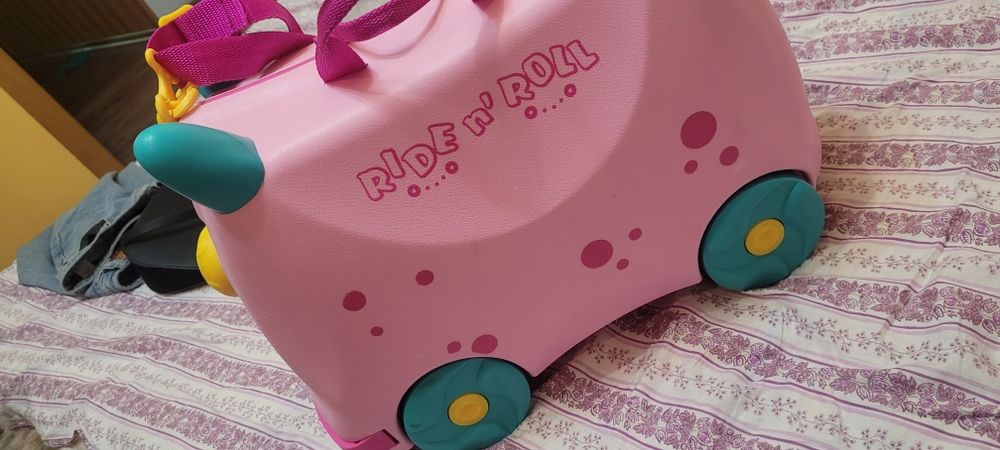 Чемодан детский в отличном состоянии