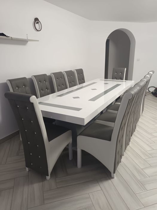 Mese si scaune noi diferite modele