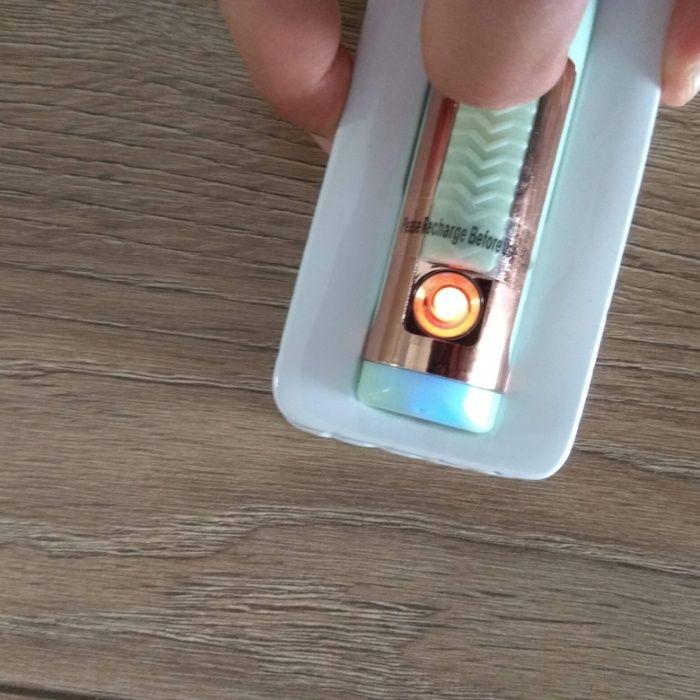 Акумулаторен фенер + запалка USB с мощна батерия