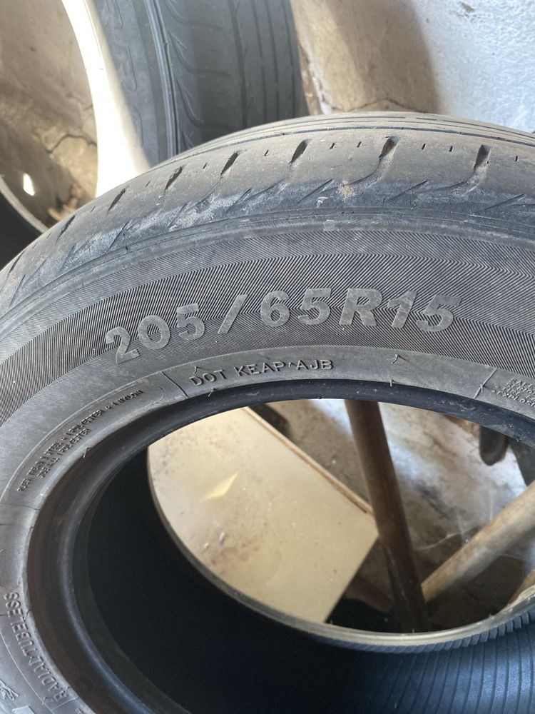 Продам шины б/у размер R15