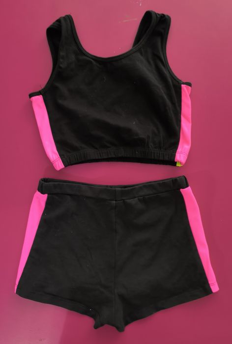 Комплект от памук  за тренировки (топ и шорти) за 9-10г