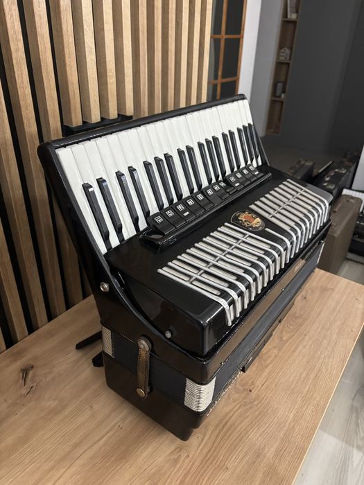 Acordeon RoyalStandard Montafana cu semicamera