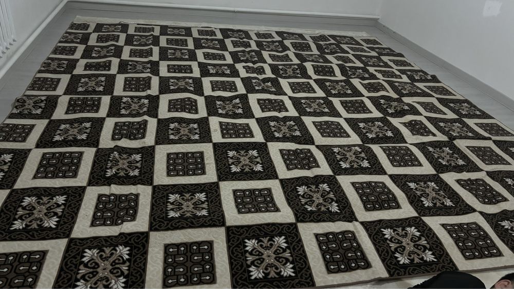 4/4 кілем 18000тг.