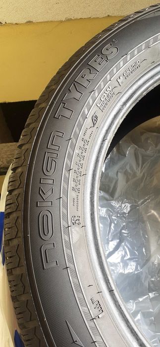 Vand 4 anvelope de iarna NOKIAN 235/55/R19 pret 300 lei buc.