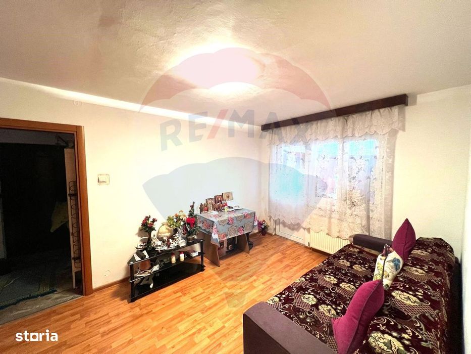 Apartament cu 2 camere semidecomandate de vânzare în zona Alecu Russo