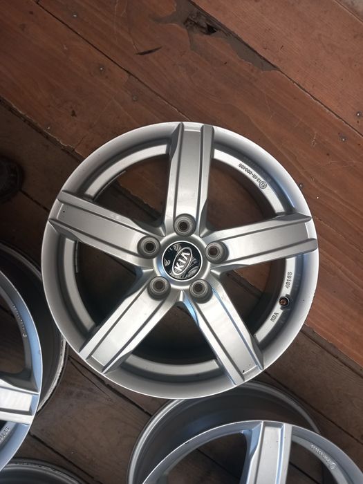 Jante kia r16 5x114.3 et 47 cb 67.1 hyundai mazda etc