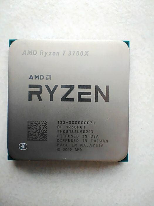 procesor ryzen 7 3700x + cooler wraith prism si pasta termica