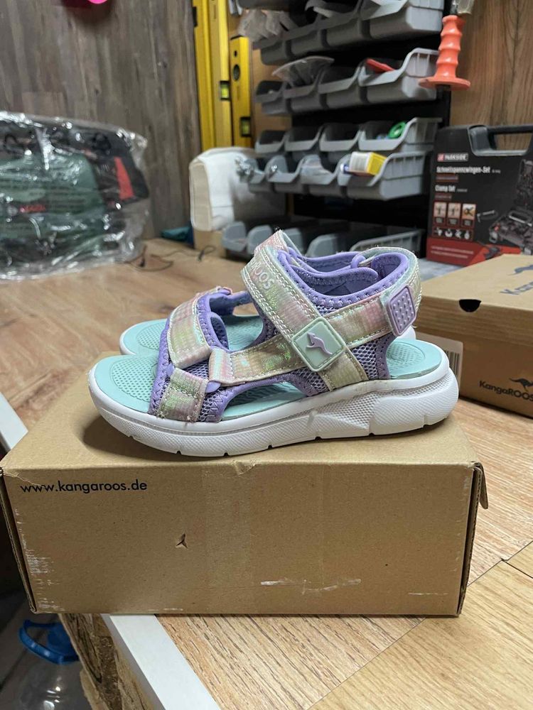 Продавам детски сандалки KangaROOS.