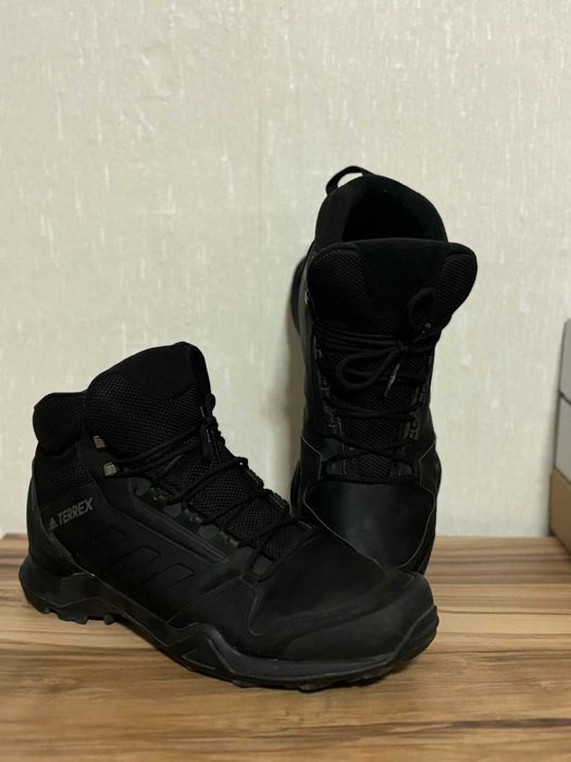 Продавам Adidas Terrex