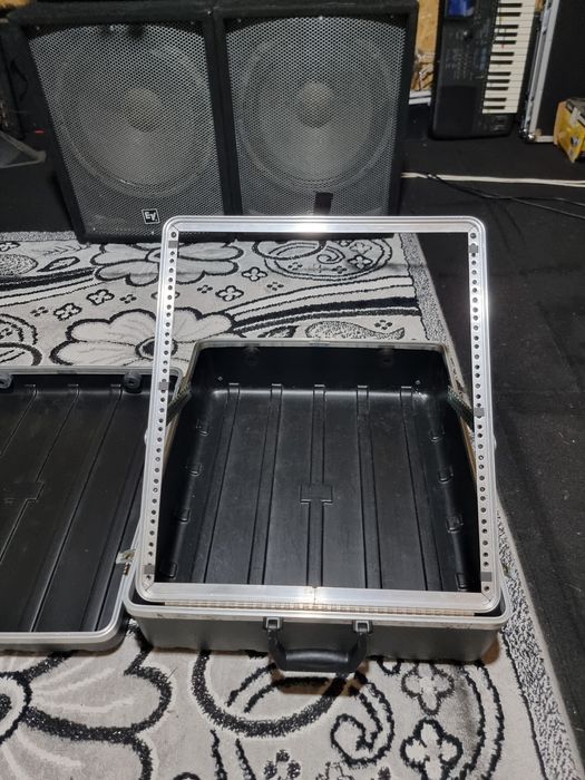 Case pentru mixer pasive si active este compatibil cu dynacordu yamaha
