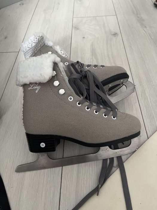Продам коньки с чехлом 35 размер