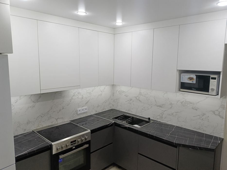 Кухни на заказ с каменной столешницей – стиль и качество