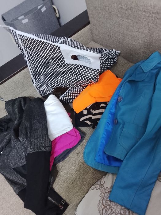 Отдам бесплатно пакет вещей