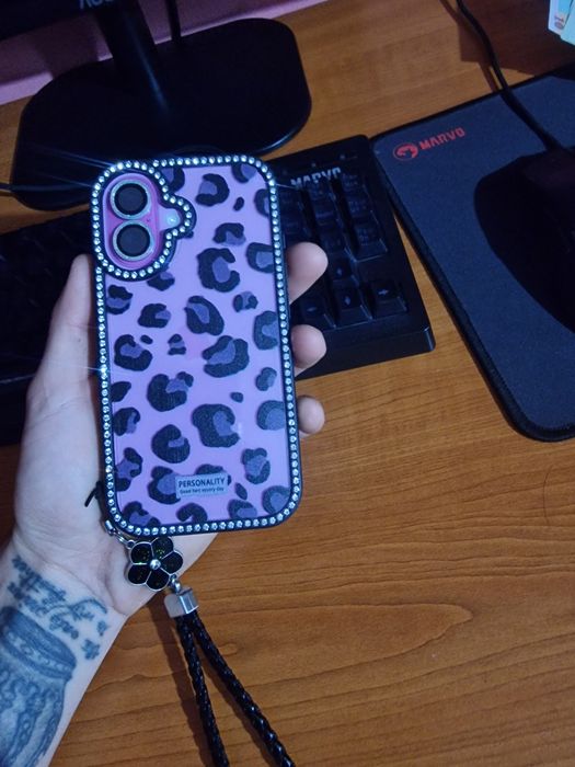 IPhone 16 roz baterie 100%