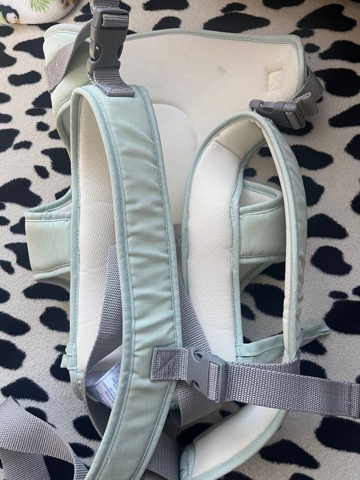 Продавам бебешко кенгуру