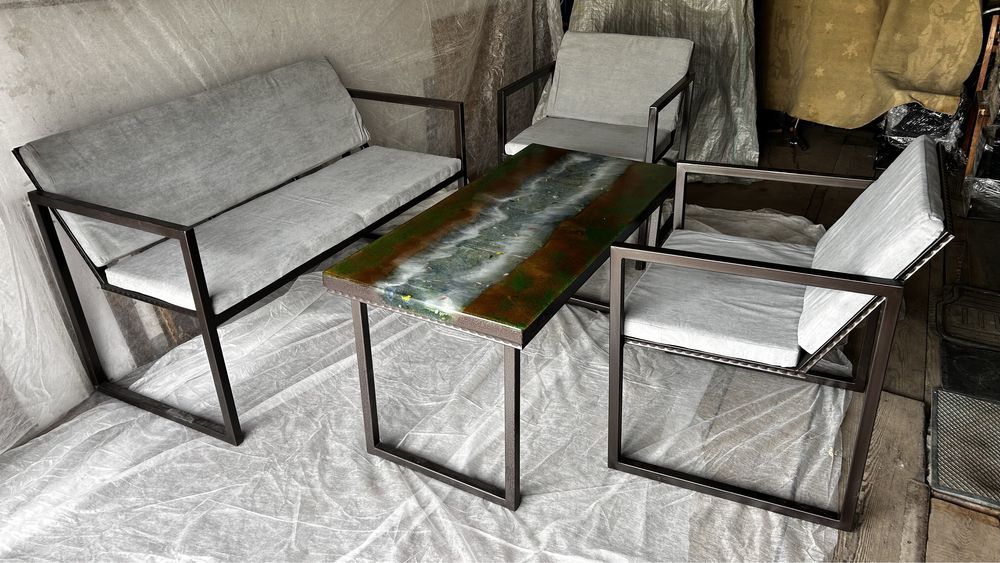 Стол из эпоксидной смолы