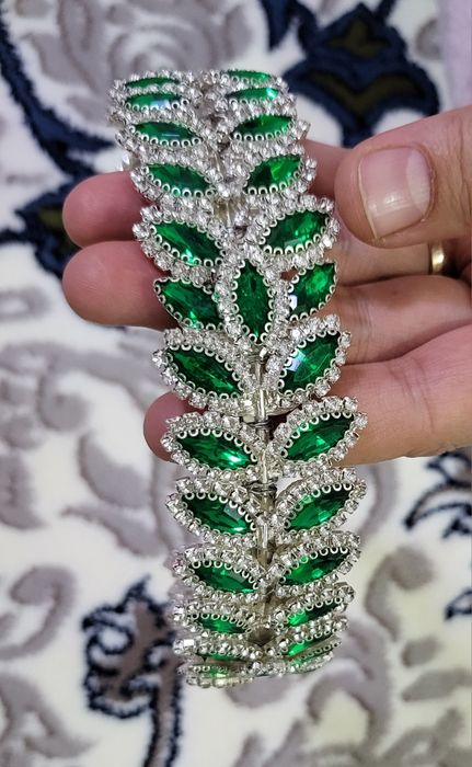 Янги абадоклар сотувда