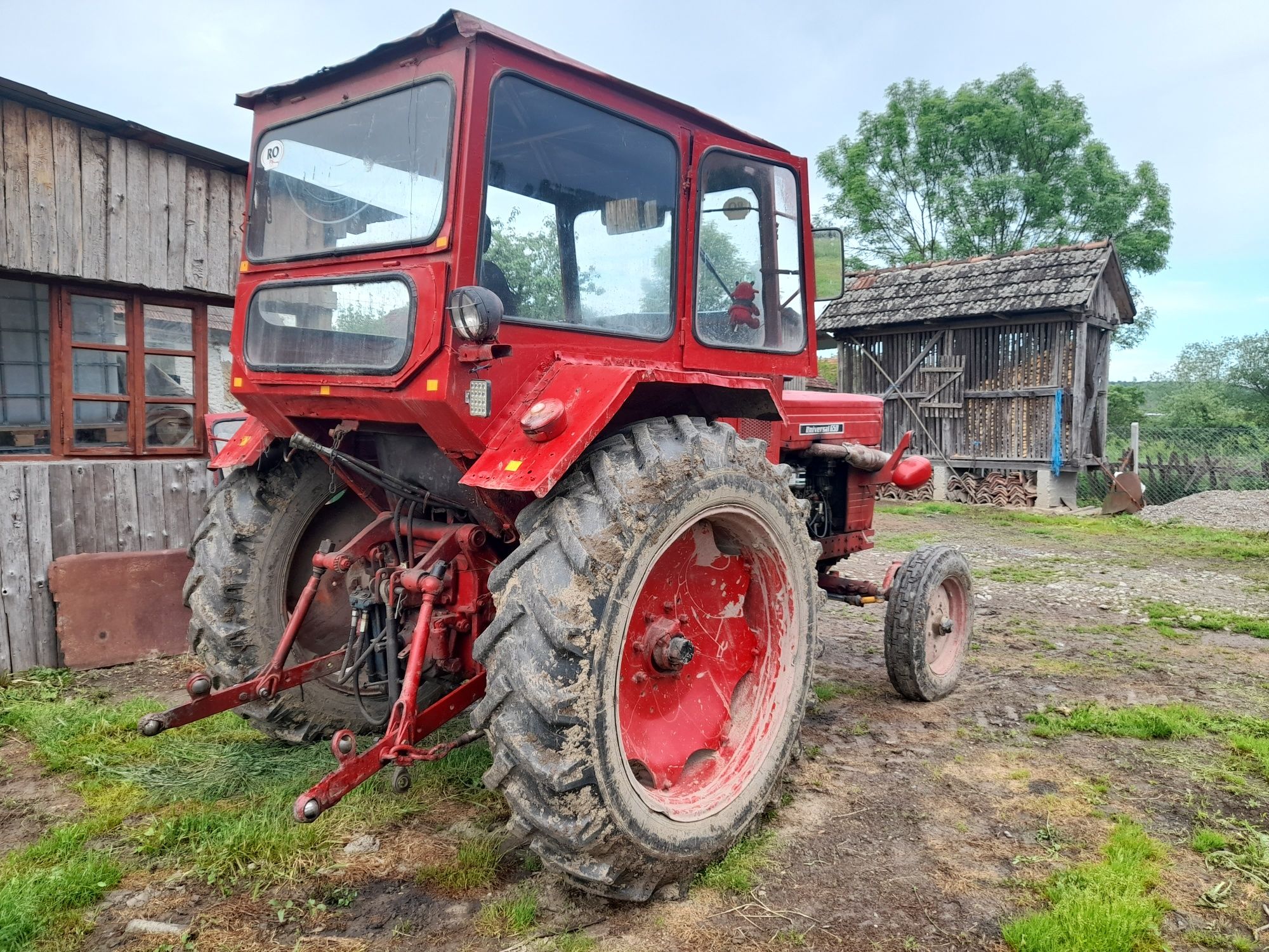 Vând tractor utb 650