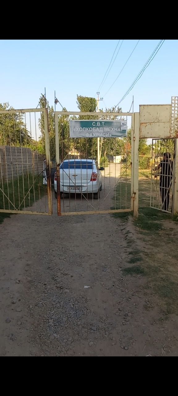 Halqabotda 12 sotih dacha sotiladi