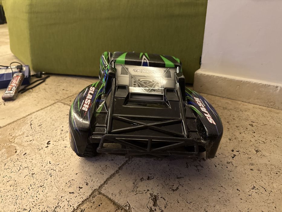 Traxxas slash cu motor brushless