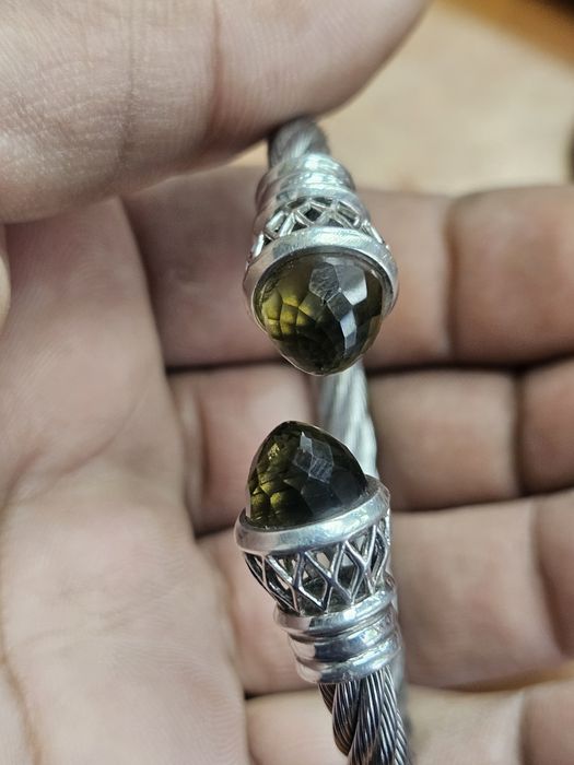 David Yurman срибърна гривна.

Yurman.