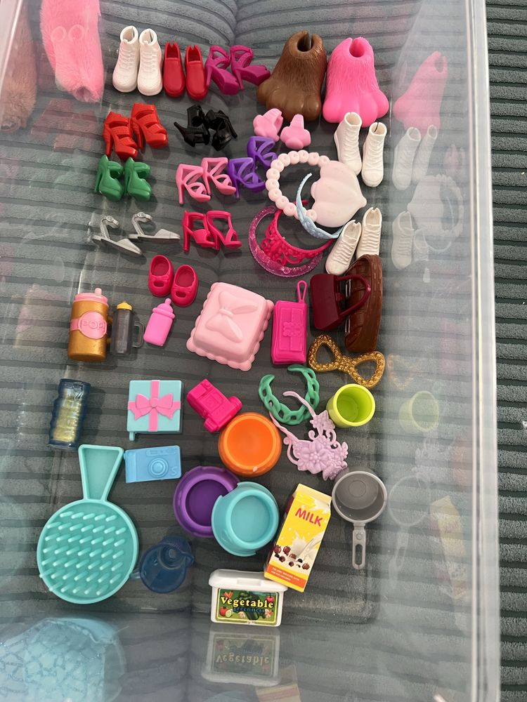 Papusi Barbie si accesorii