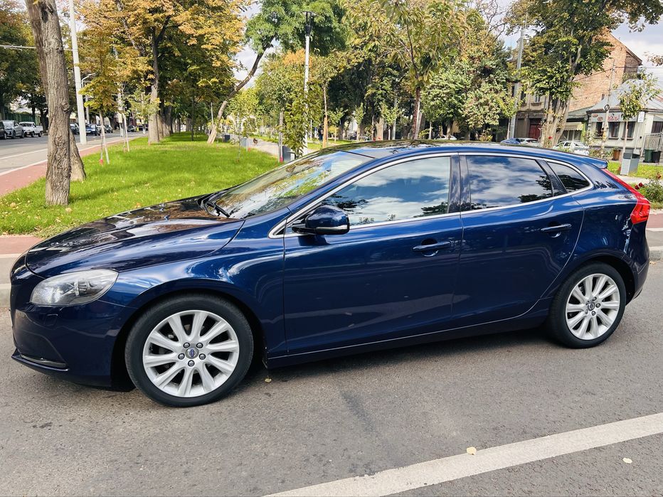 Volvo V40 D2 Momentum 120hp