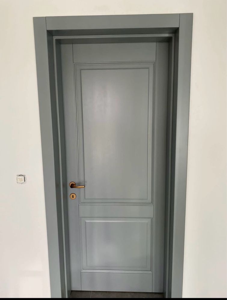 Usi de interior din lemn masiv