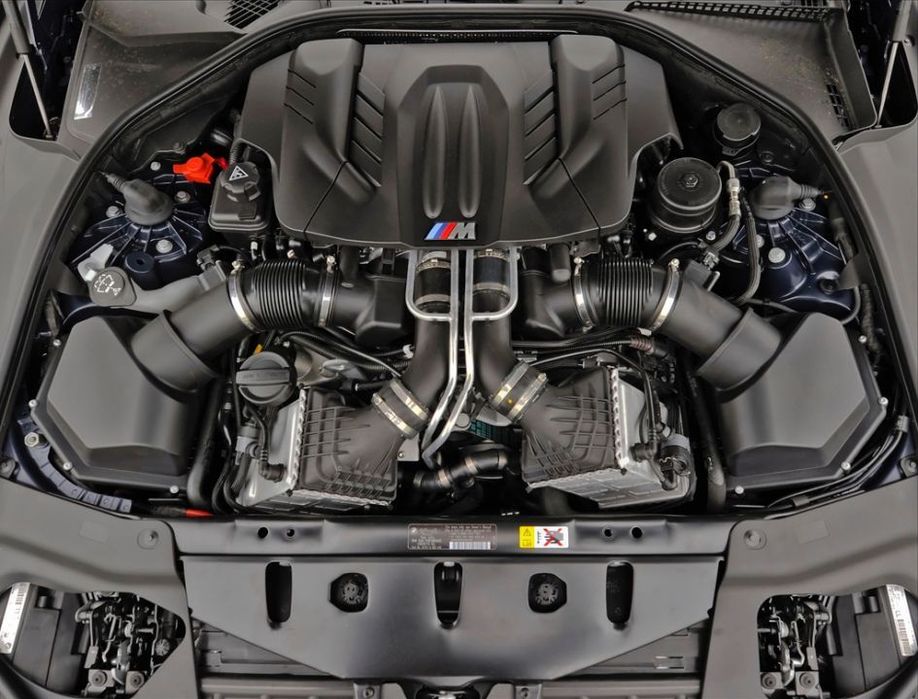 motor bmw M5 M6 F10 F06 F12 F13 V8 S63B44B S63 montat între 2012-2019 pe m5 F10 m6 F12 F06 F13 x5 f85 x6 F86 560hp motorul are 106000 km reali nu are defecte