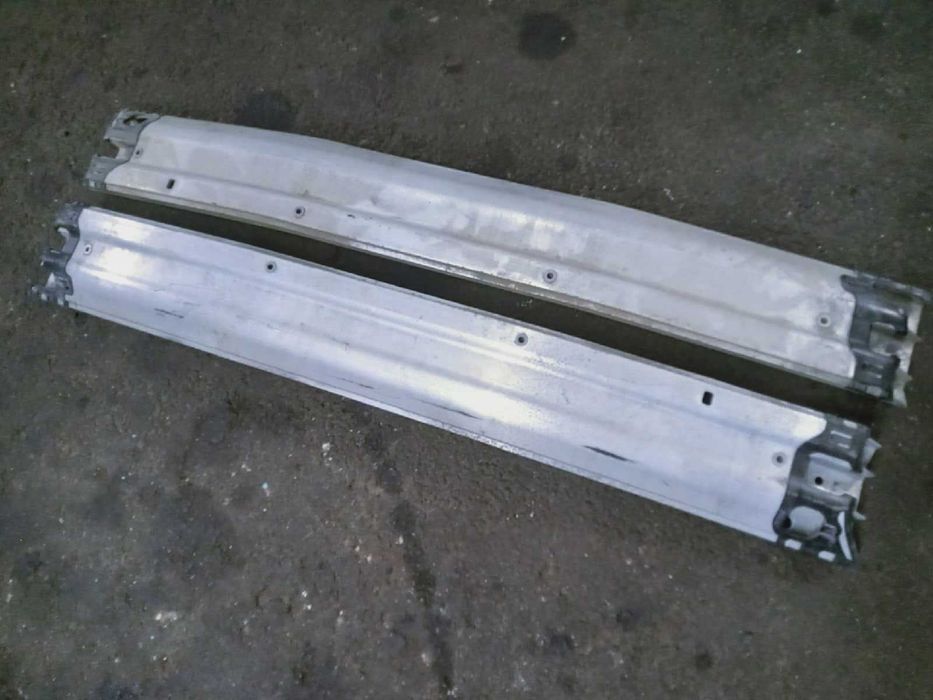 Продам оригинальный усилитель заднего бампера от Toyota Camry 40 45