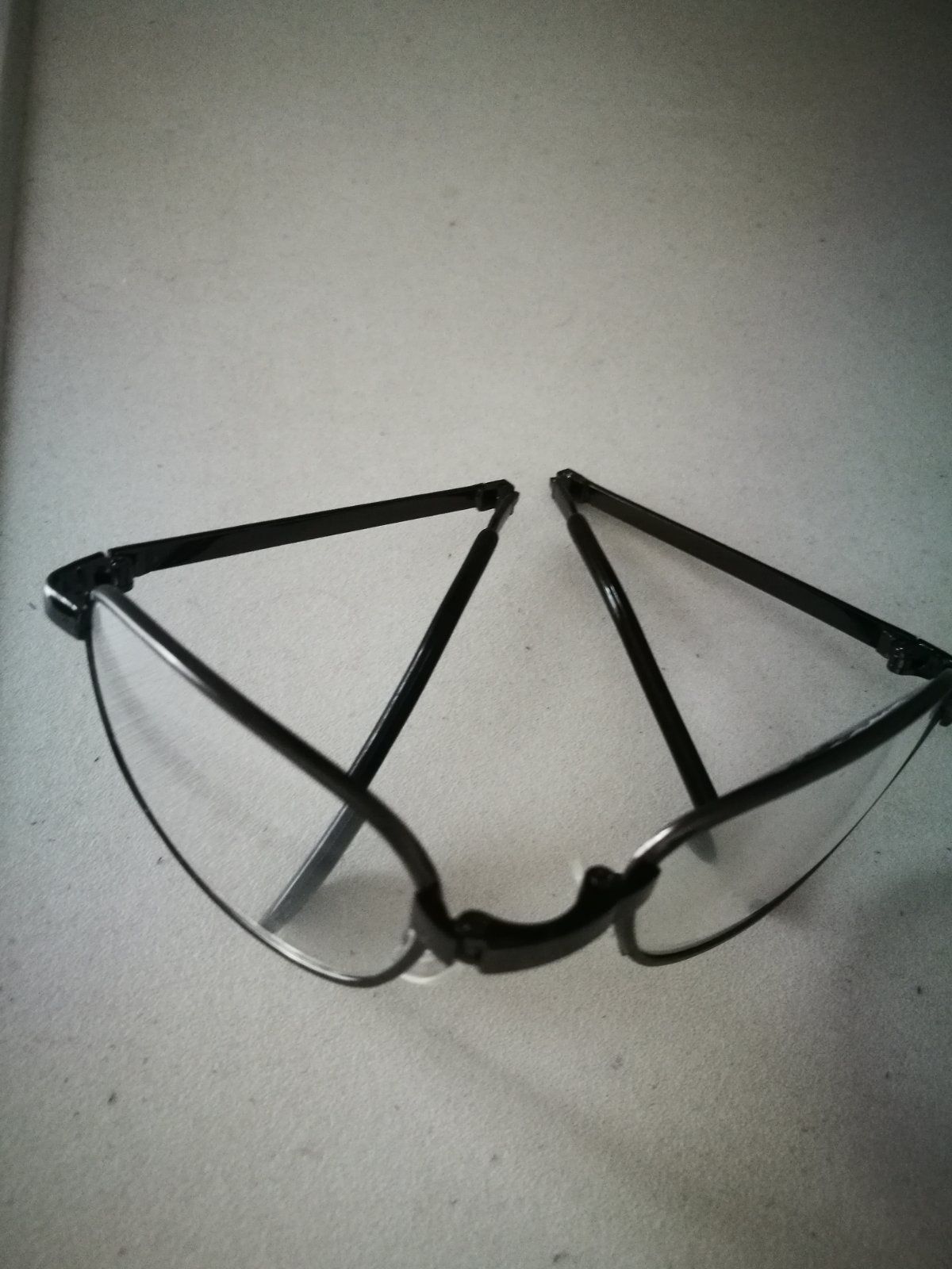 Сгъваеми диоптърни очила.