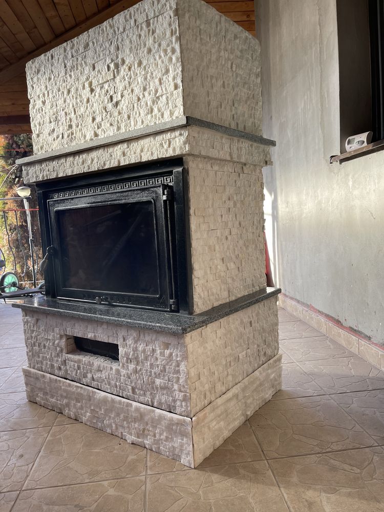 Semineu mobil cu 3 fumuri interioare, placat cu piatra naturala+granit