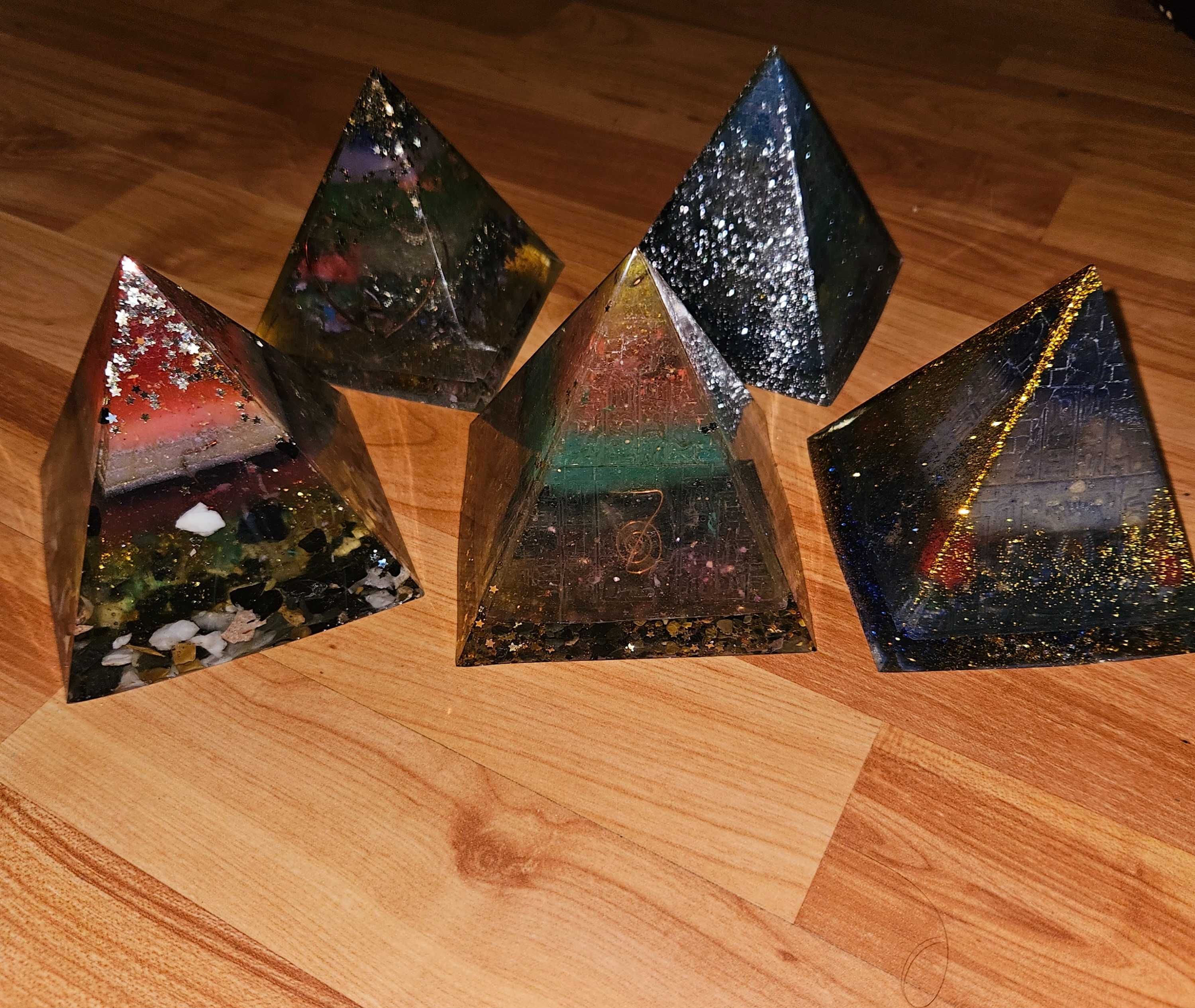 Piramide 11 x 11 cm handmade