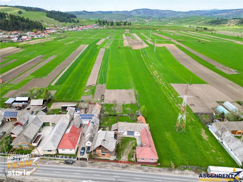 Ansamblu:doua case+anexe+domeniu de 10.101mp, Intorsura Buzaului,Covas