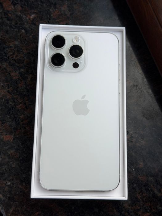 iPhone 15 Pro Max, Alb