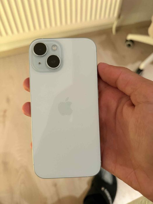 Продавам Iphone 15 син 128гб