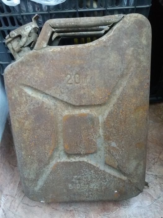 Продам металические канистры