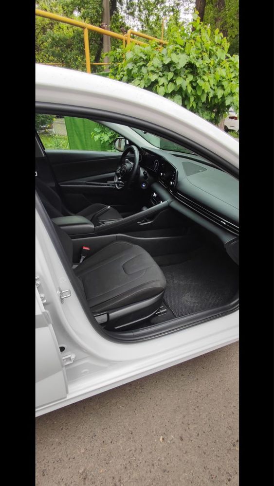 Hyundai Elantra 1.6 позиция, которая идет сразу после 2.0 мотора