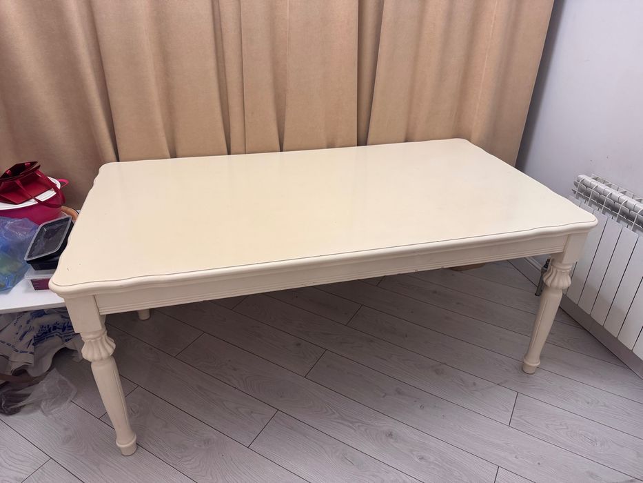 Стол обеденный, бежевый