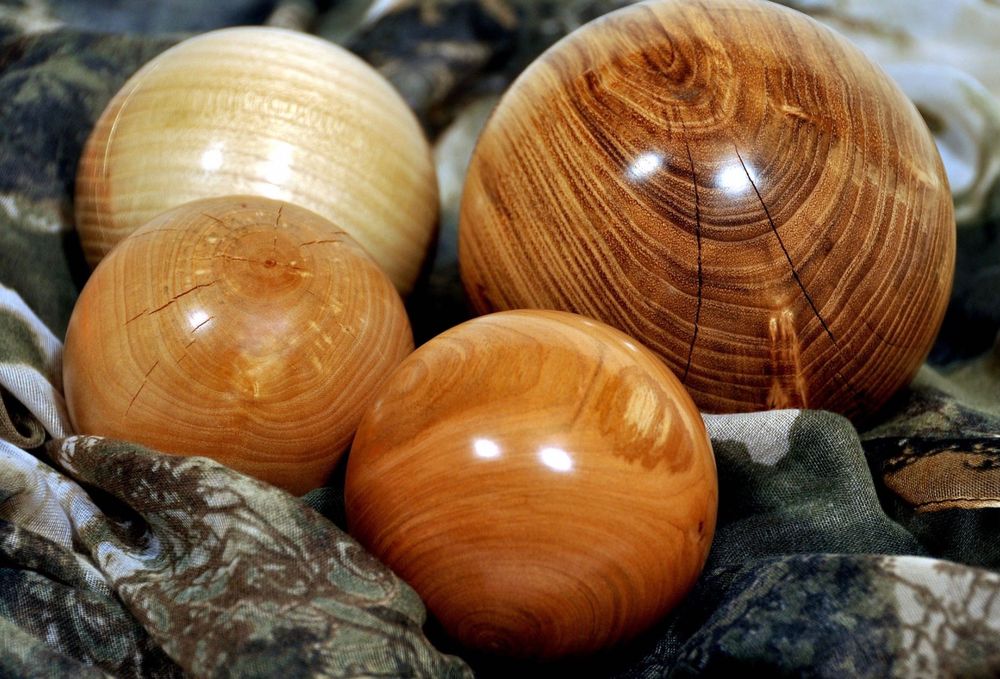 Sfere din lemn de diferite esențe și dimensiuni