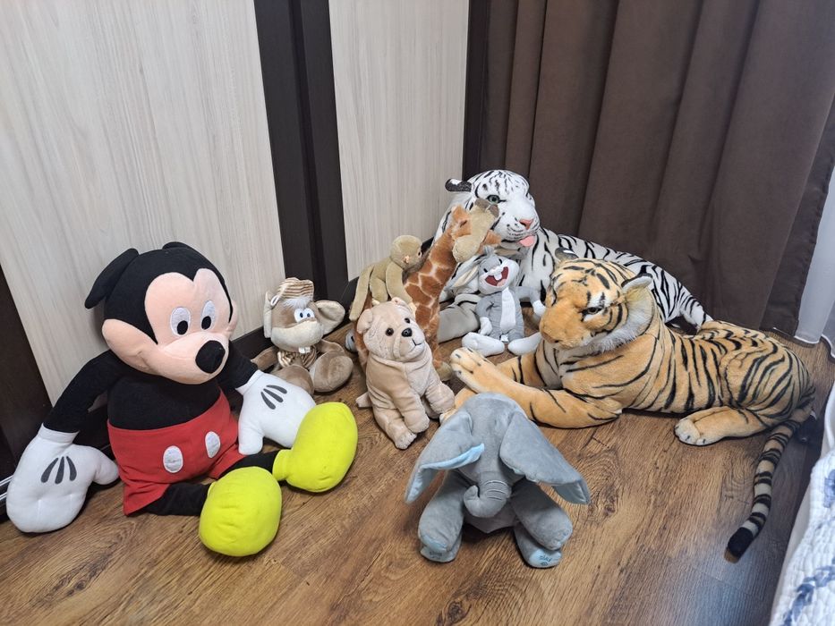 Малки и големи плюшени играчки