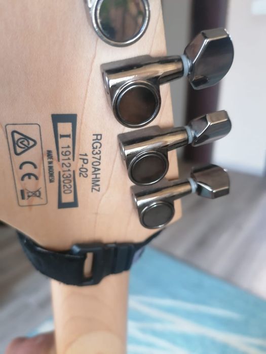 Vând chitara Ibanez RG370AHMZ cu doze Seymour Duncan