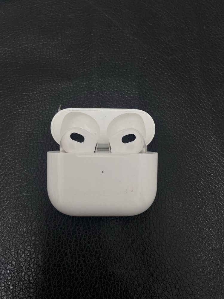 В продаже: Air pods 3