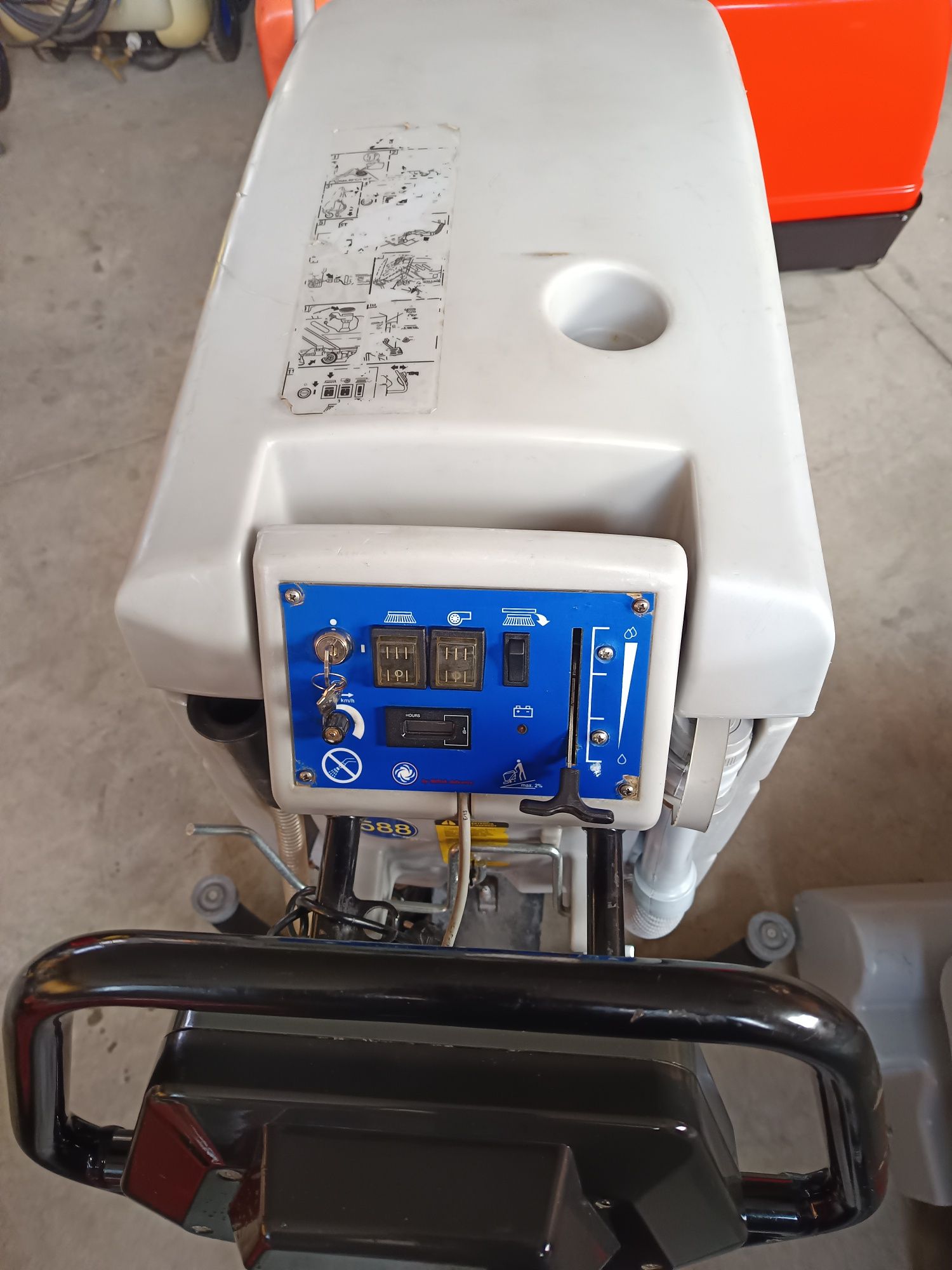 Акумулаторен подочистач Nilfisk BA 610D