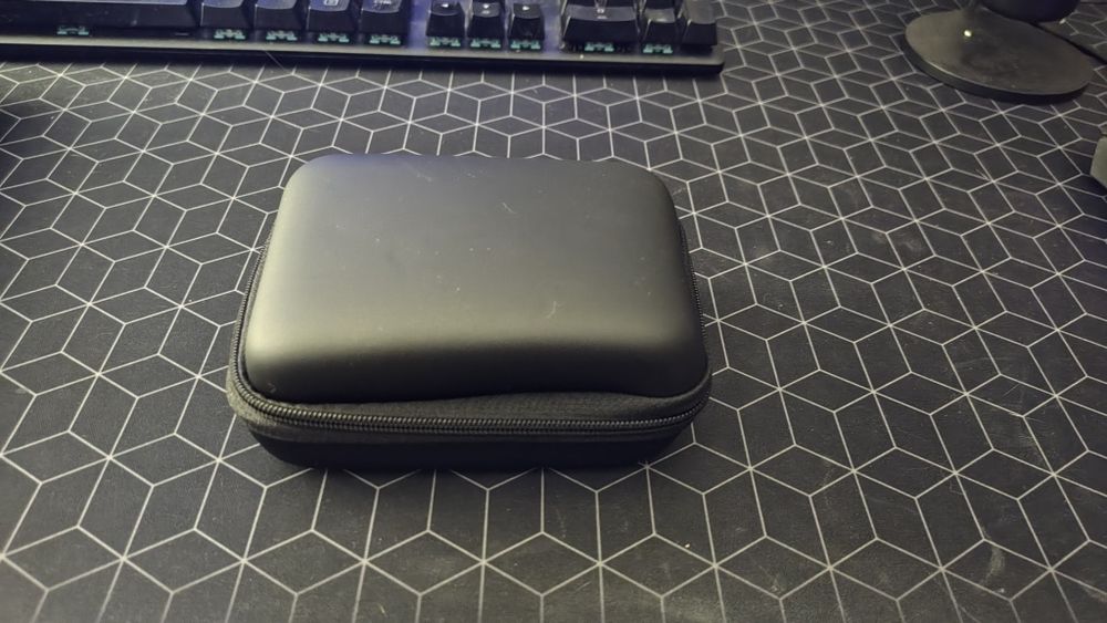 Vând cameră foto/video 4K cu accesorii, noua