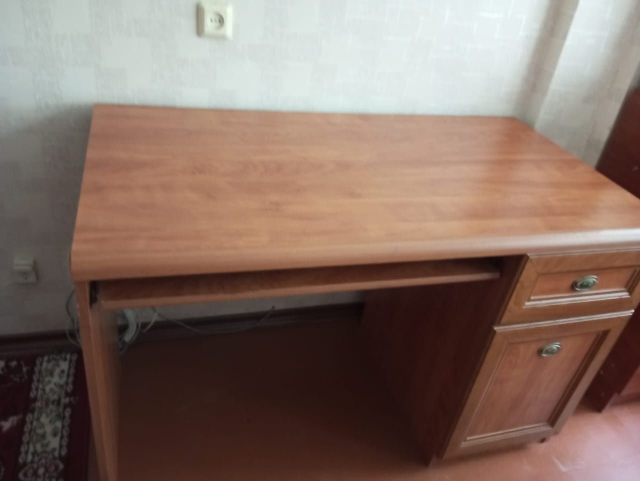 Продам компьютерный стол