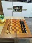Продавам дървен старинен шах с всички фигури