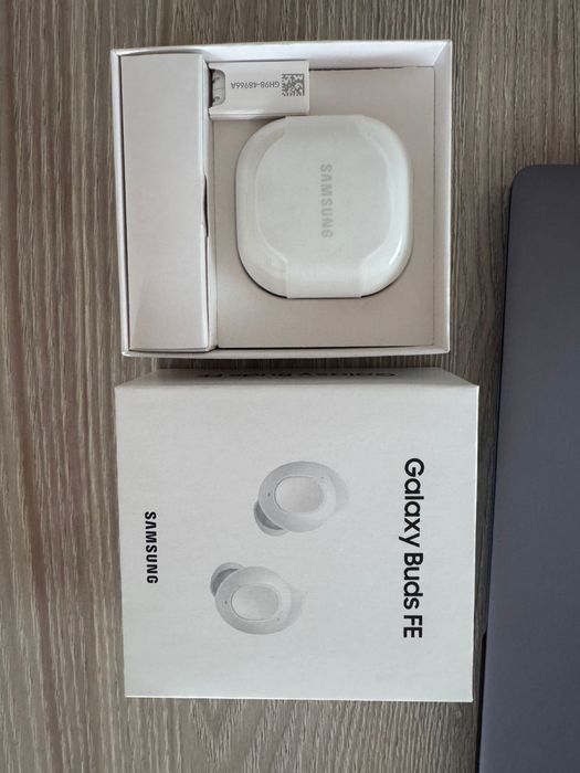 Galaxy Buds FE белый