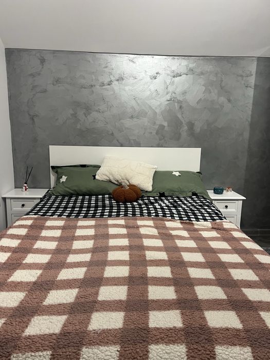 Pat din lemn masiv alb mat