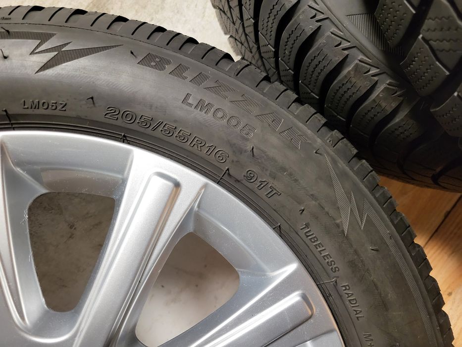 джанти 16" 5х114,3 Toyota гуми 205/55/16 Bridgestone зимни